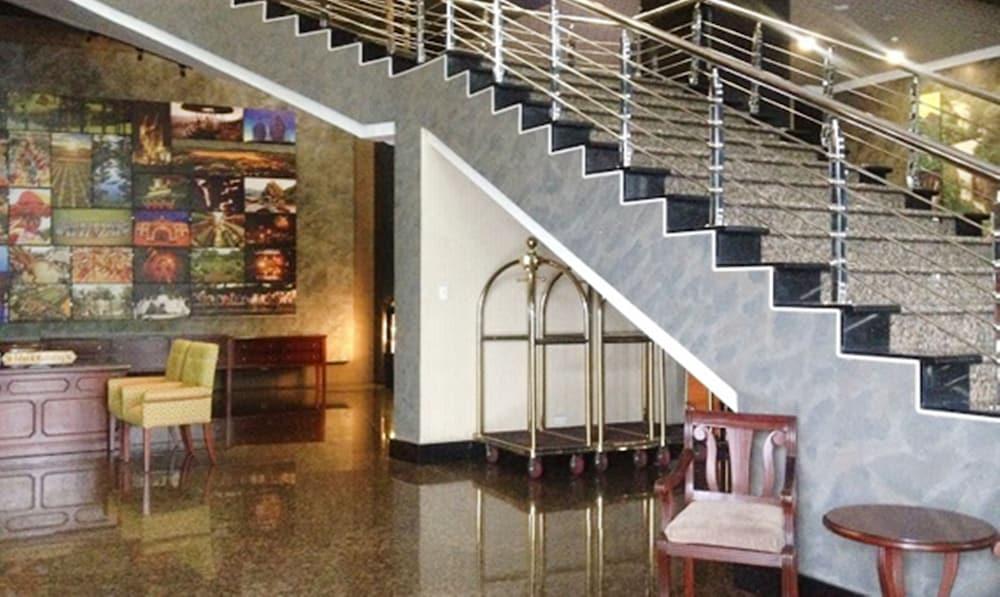Baguio Crown Legacy Hotel Baguio City Esterno foto